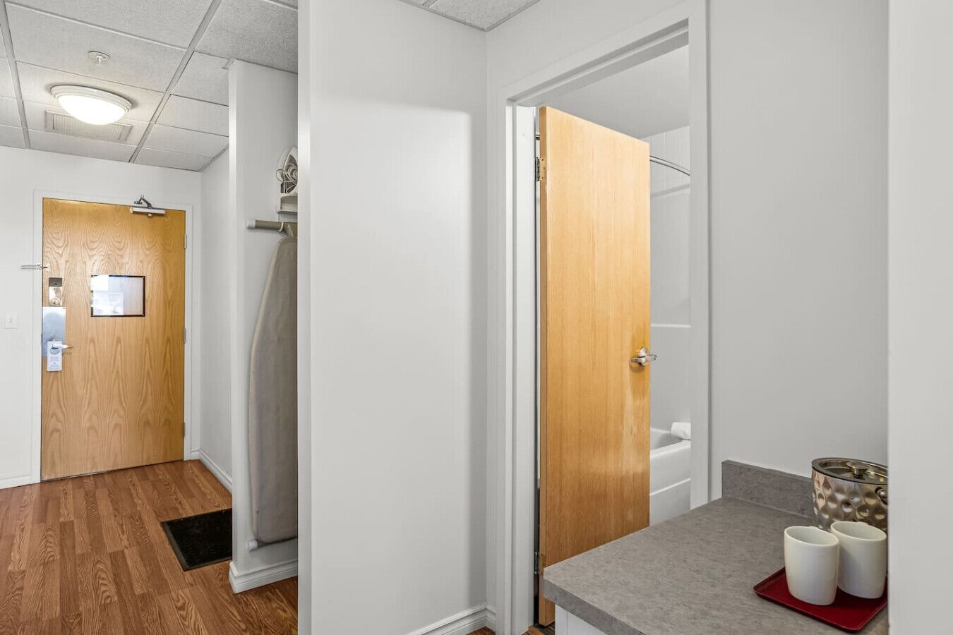 Haartrockner, Handtücher, Seife, Shampoo