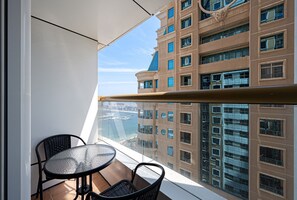 Luxury Apartment, Marina View | Outdoor dining - Manzil - Spacious 1BR with Marina Views (Dubai)