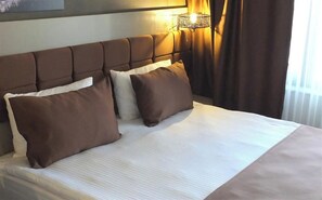 Bureau, rideaux occultants, chambres insonorisées, Wi-Fi gratuit