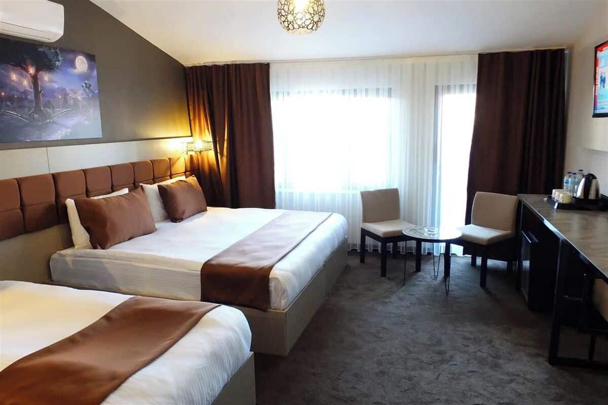 Bureau, rideaux occultants, chambres insonorisées, Wi-Fi gratuit