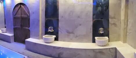 Sauna, tina de hidromasaje, baño de vapor y baño turco o hammam