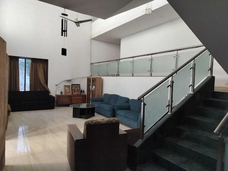 Interior. Hotel Saiba Lodging