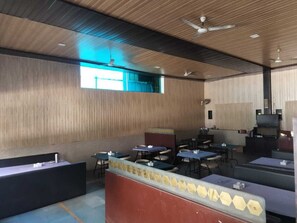 Dining - Hotel Saiba Lodging  (Paud)