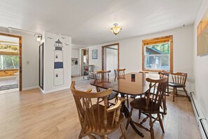 Dining - Cecil Bay Getaway : Family Summer Escape | Wilderness & Beach Fun (Carp Lake)