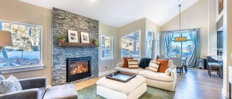 Smart-TV, Kamin, Bücher