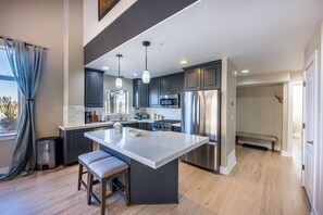 Fridge, microwave, oven, stovetop - Father's Day Sale | Park City Vacation Rentals (Park City)