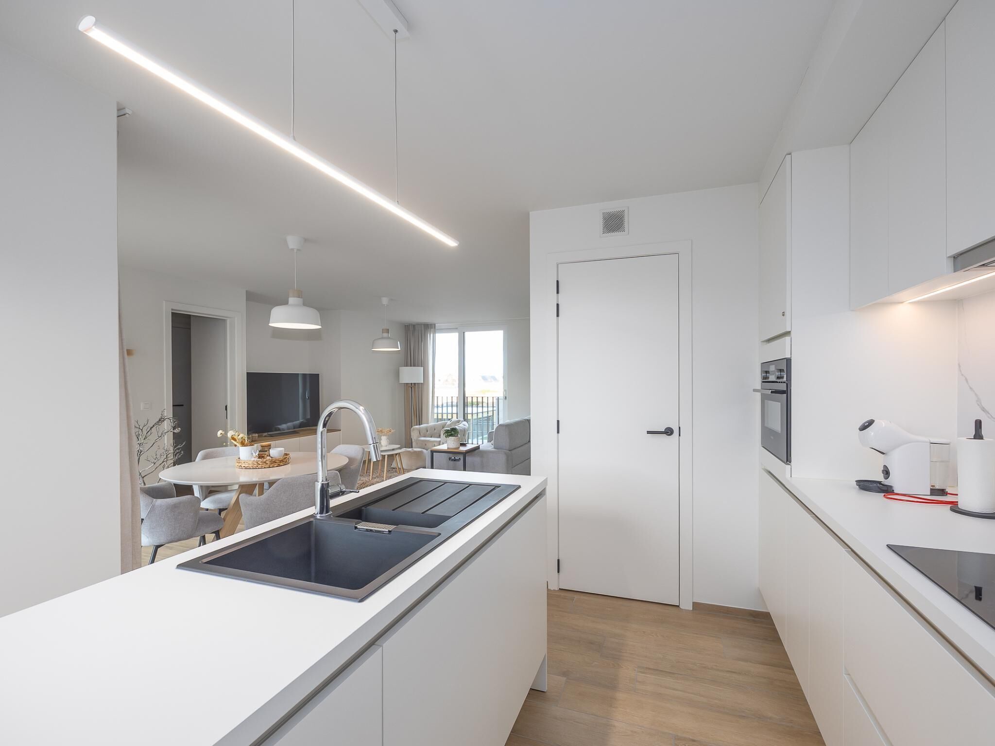 Kühlschrank, Mikrowelle, Ofen, Geschirrspüler