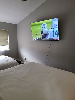 2 makuuhuonetta, silitysrauta/-lauta, ilmainen Wi-Fi, vuodevaatteet