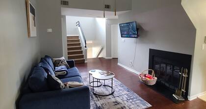 Comfortable 2BR Condo Minutes to Redstone, Research Park & MidCity