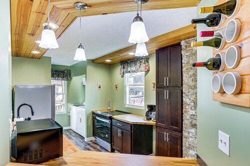 6 Mi to Dtwn Cincinnati: Dog-Friendly Apt w/ Yard