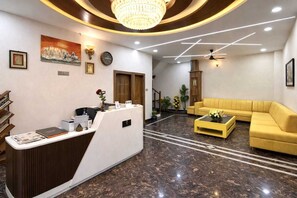 Quầy tiếp tân
