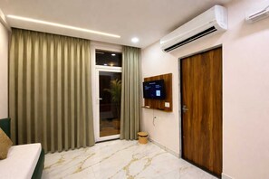 Deluxe Room with Balcony | Free WiFi - Room Racers (Varanasi)