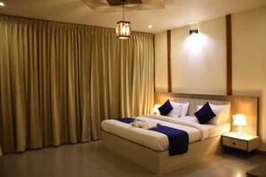 Internet, bed sheets - Hayashi Resort - White House (Vellarimala)
