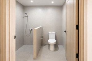 Deluxe Room | Bathroom - Bene Residence (Sumbawa Barat)