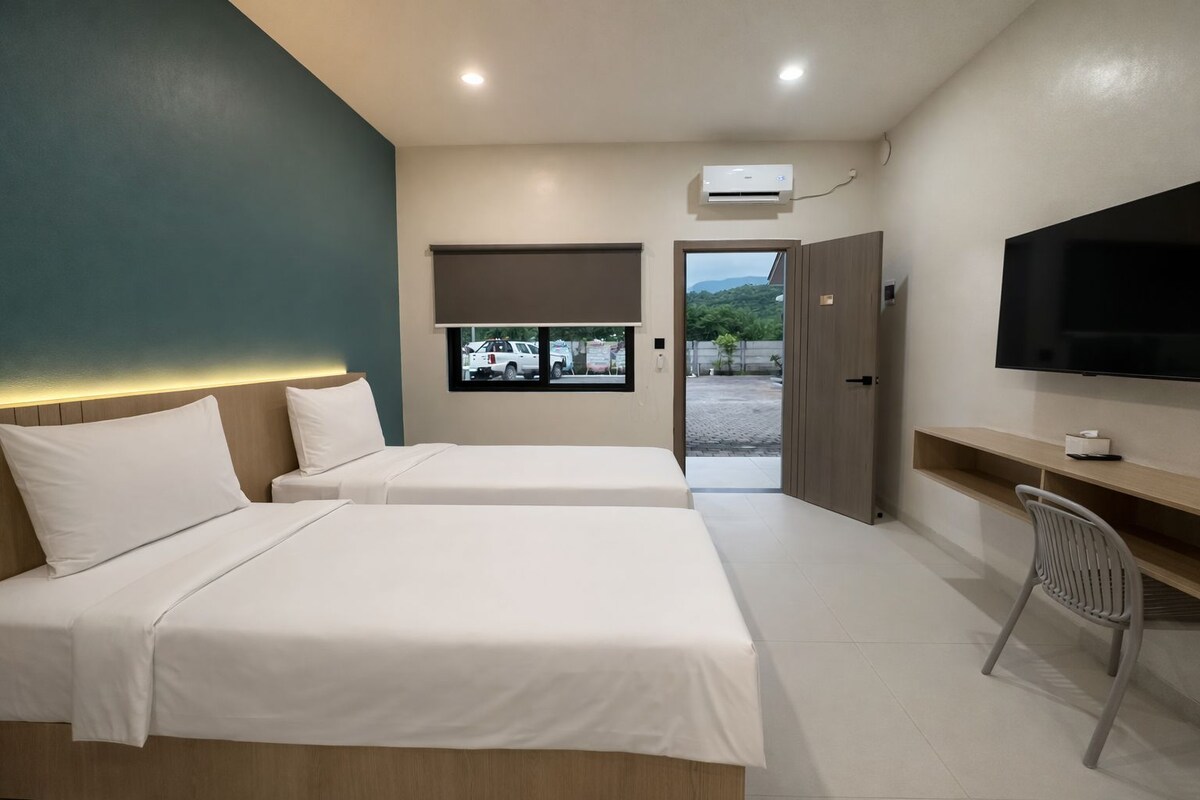Deluxe Room | WiFi (free), bed sheets