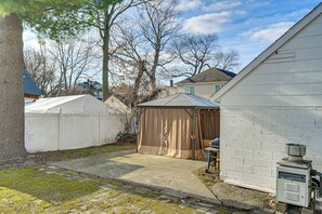 Property grounds - Walkable Location, 8 Mi to MetLife: Teaneck Escape (Teaneck)
