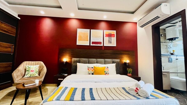 Skrivebord, skrivebord for bærbar PC og wi-fi (inkludert)