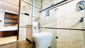 Bathtub, free toiletries, towels, soap - Panchshila Rendezvous Banquet Hall Delhi (New Delhi)