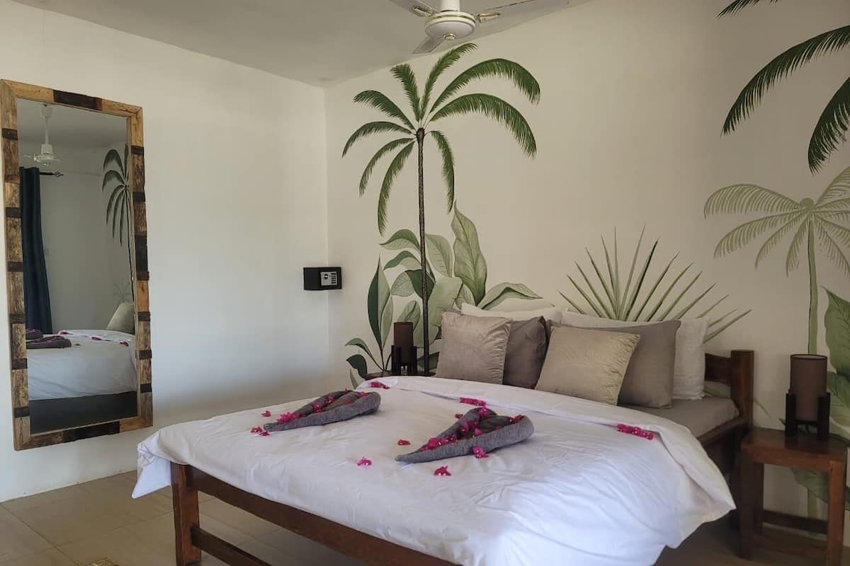 In-room safe, free WiFi