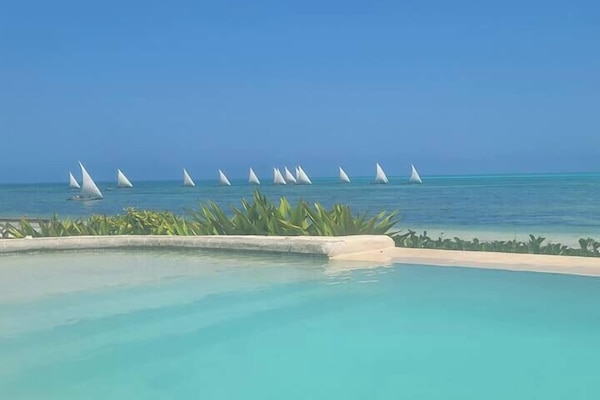 AuĂenpool, Cabañas (kostenlos), Sonnenschirme