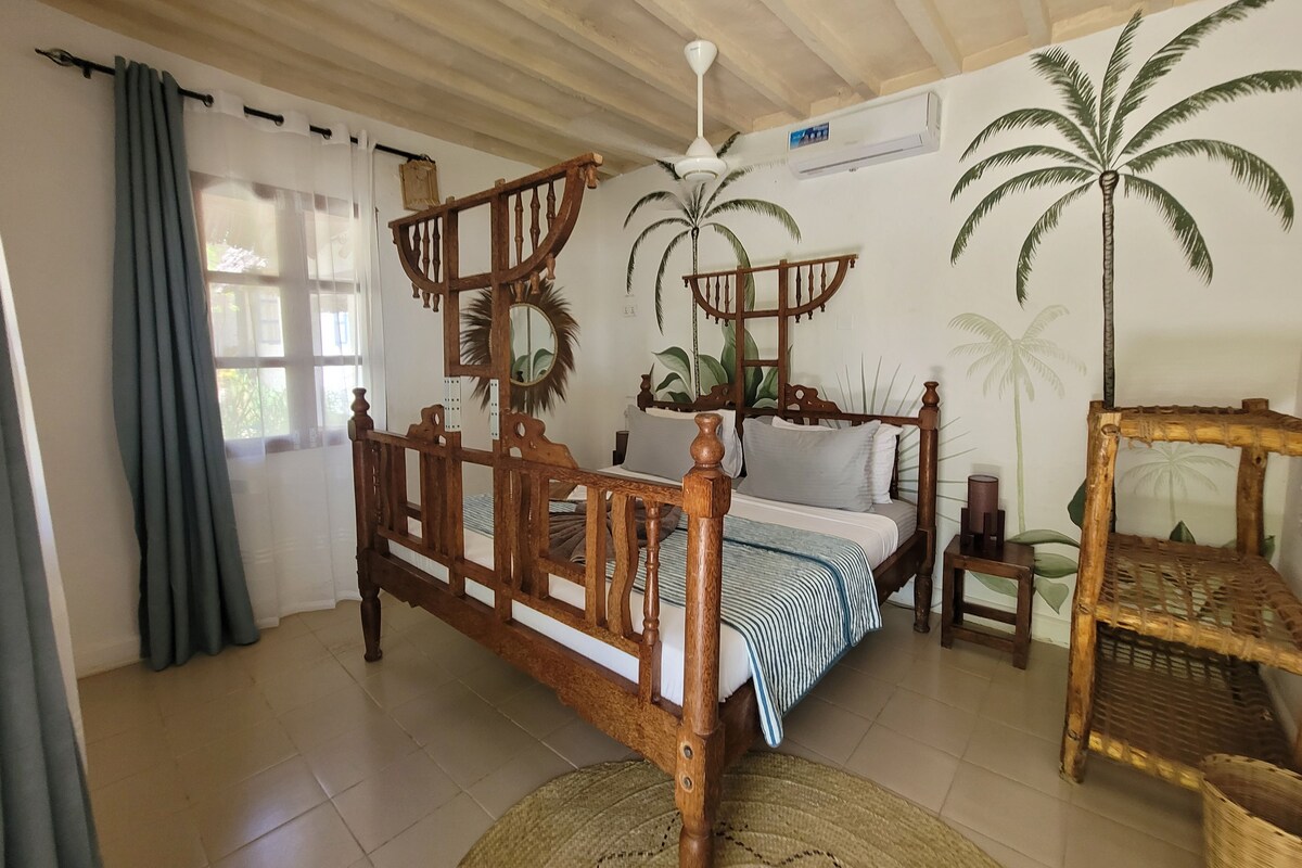 In-room safe, soundproofing, free WiFi, individually decorated