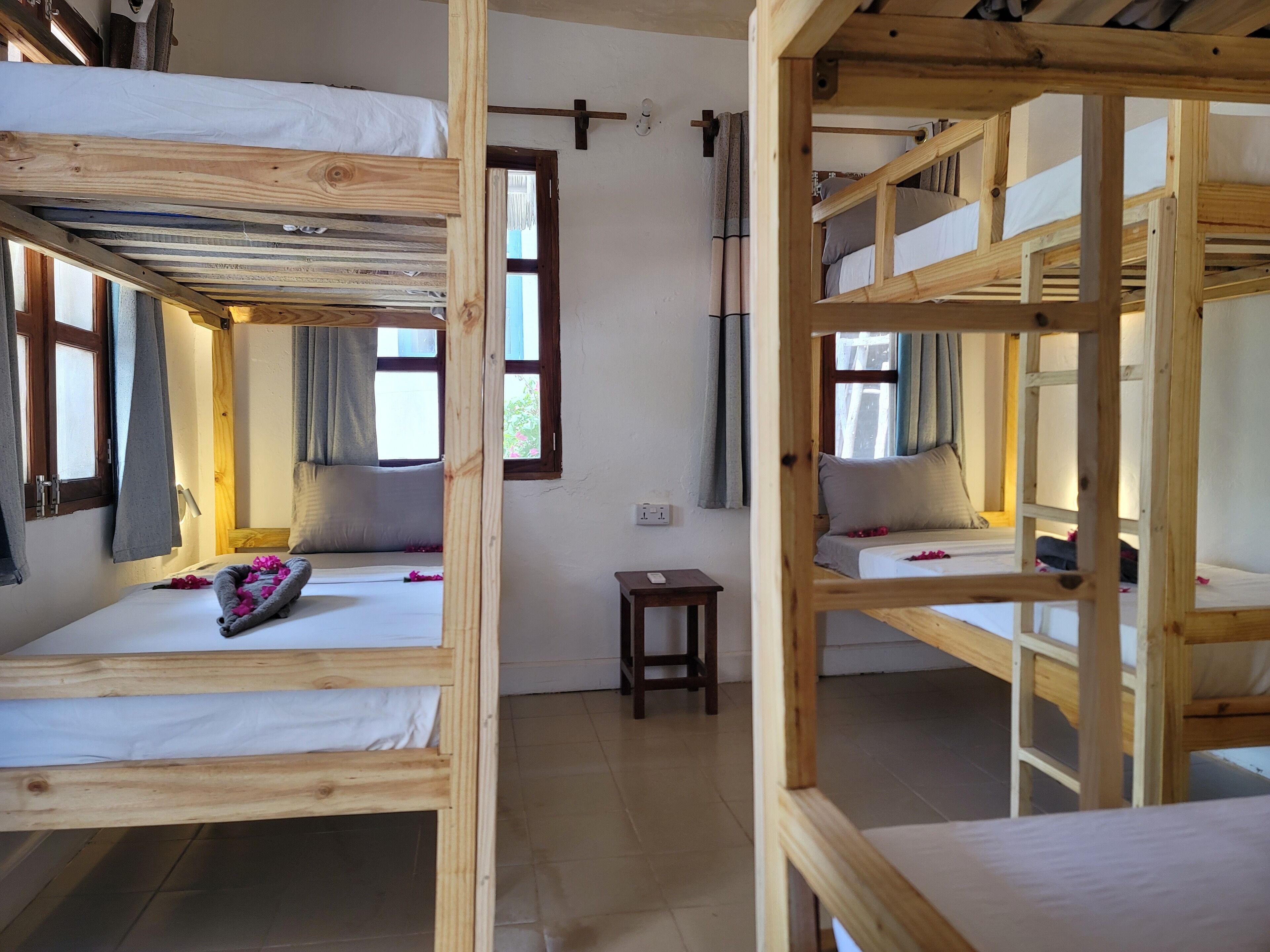 Dormitorio compartido clásico, patio, vista a la playa | Caja de seguridad en la habitación y wifi gratis 