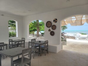 Outdoor dining - Swahili Beach Bums (Jambiani)