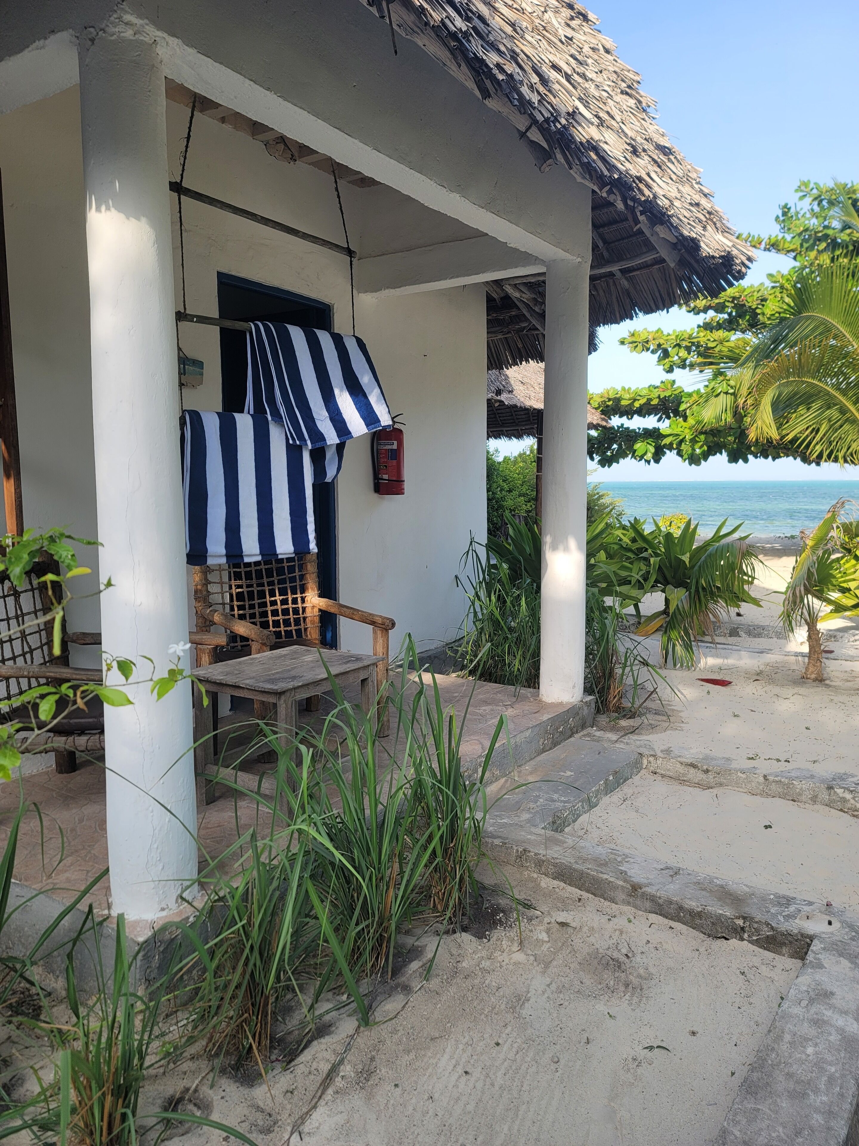 Basic-Doppelzimmer, Terrasse, Meerblick | Unterkunftsgelände