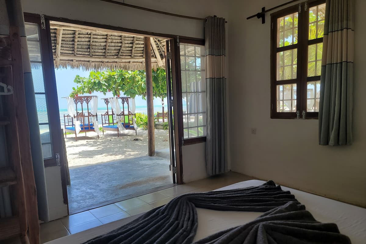 In-room safe, free WiFi