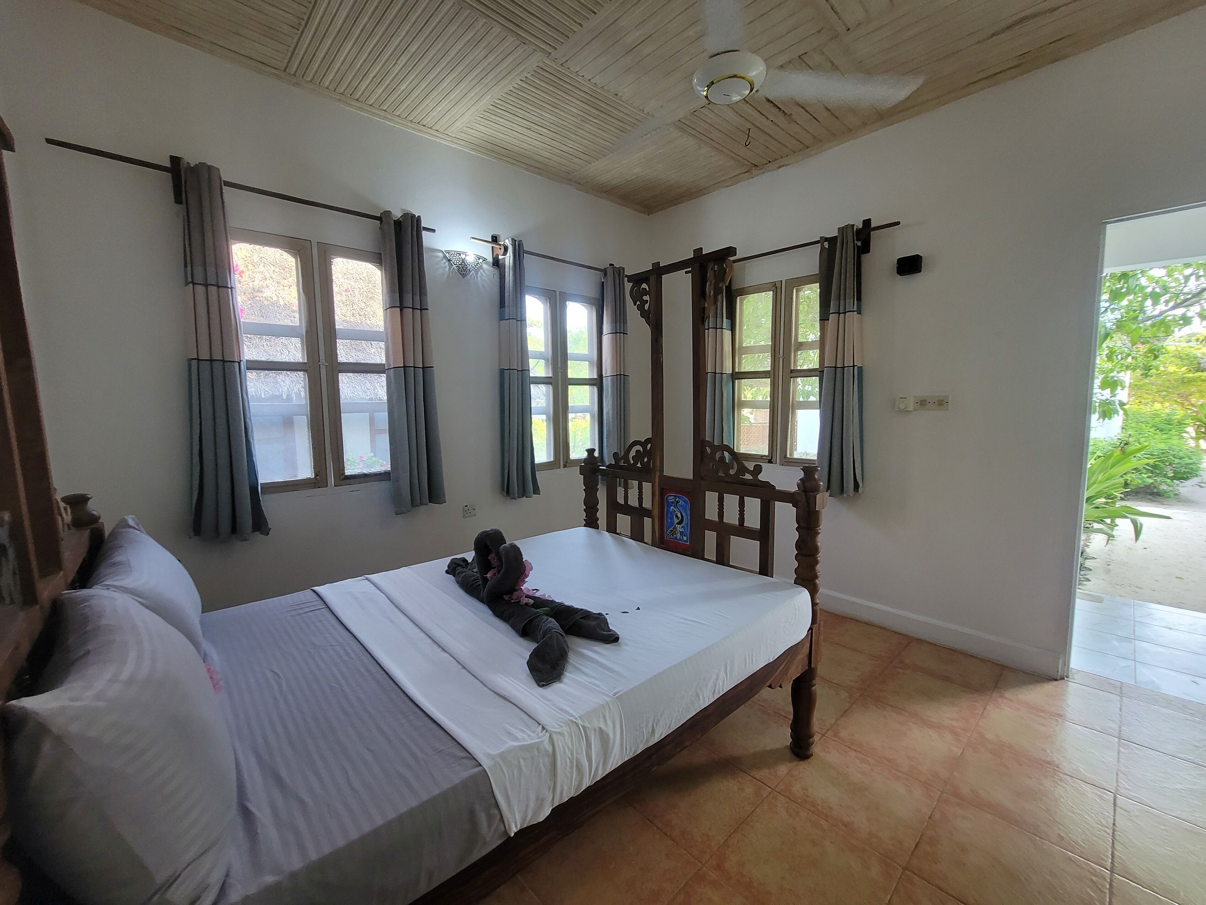 Habitación básica doble, patio, vista al océano | Caja de seguridad en la habitación y wifi gratis 