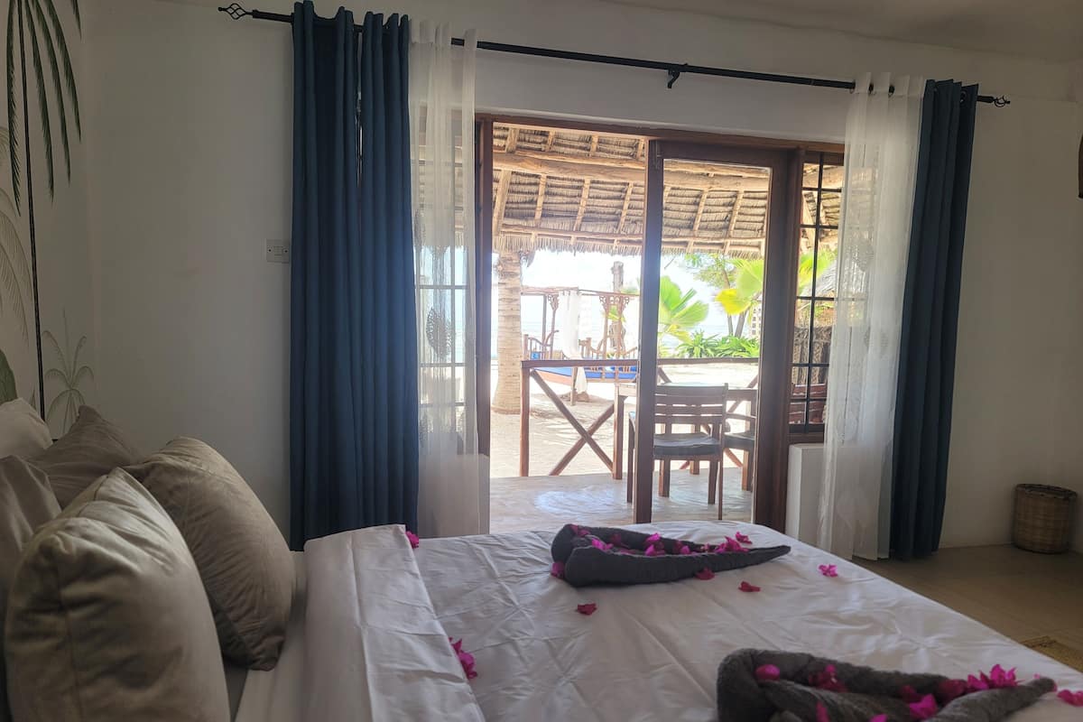 In-room safe, free WiFi