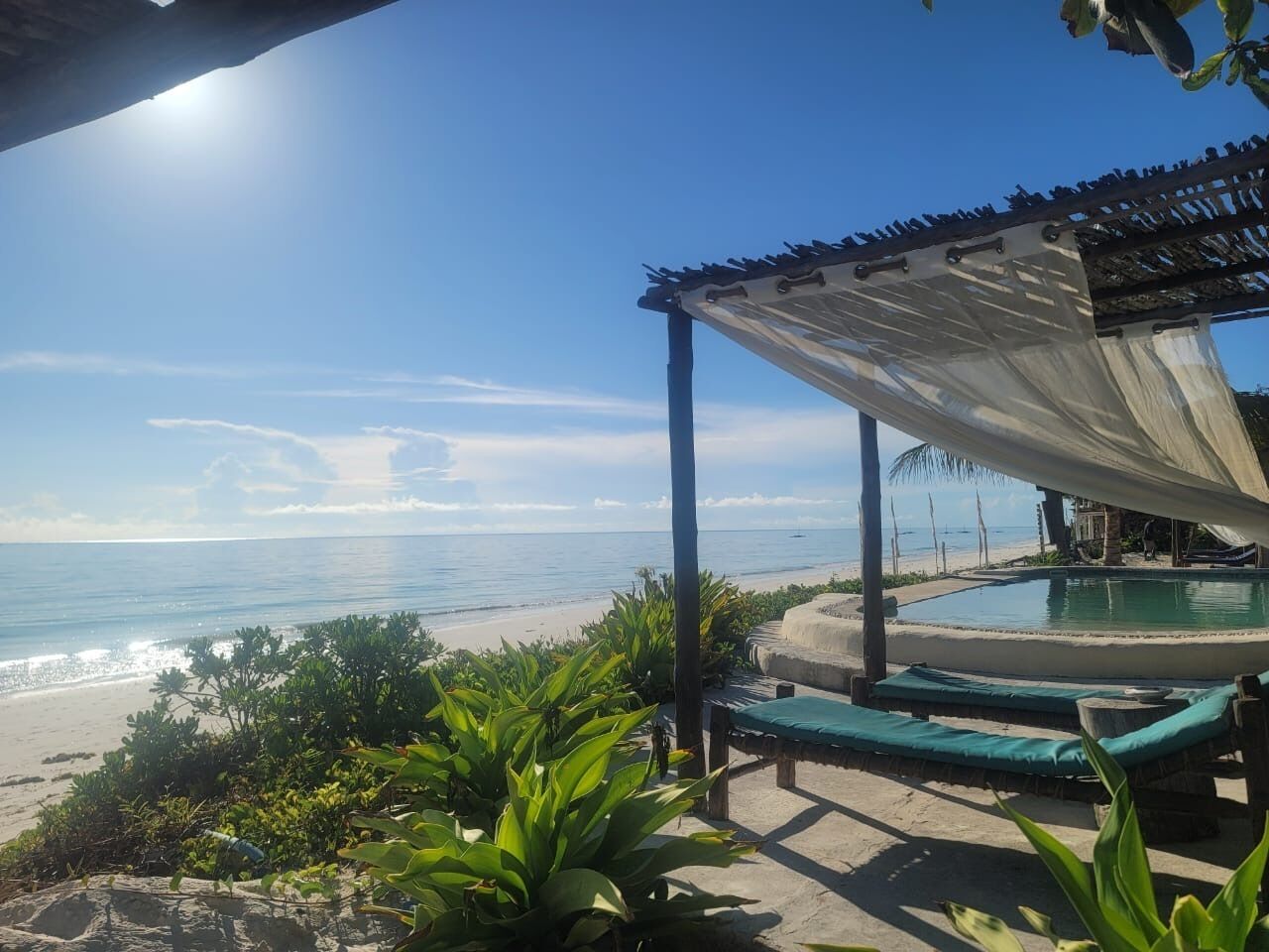 Outdoor pool, free pool cabanas, pool umbrellas