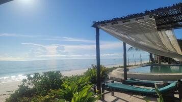 Outdoor pool, free pool cabanas, pool umbrellas