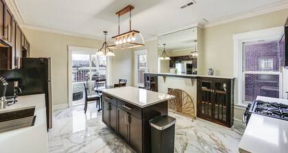 4 Mi to Market Square: Bright Apt w/ Balconies