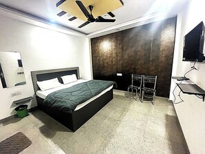 舒適客房 | 客  房內保險箱、隔音、免費無線上網