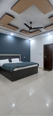Comfort Room | In-room safe, soundproofing, free WiFi. Hotel Shivaay Inn
