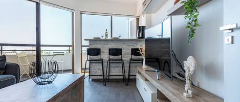 Apartment, 1 Double Bed, Kitchenette, City View | Interior