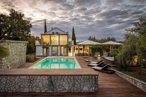 Pool - Villa 5 Elements (Žestilac)