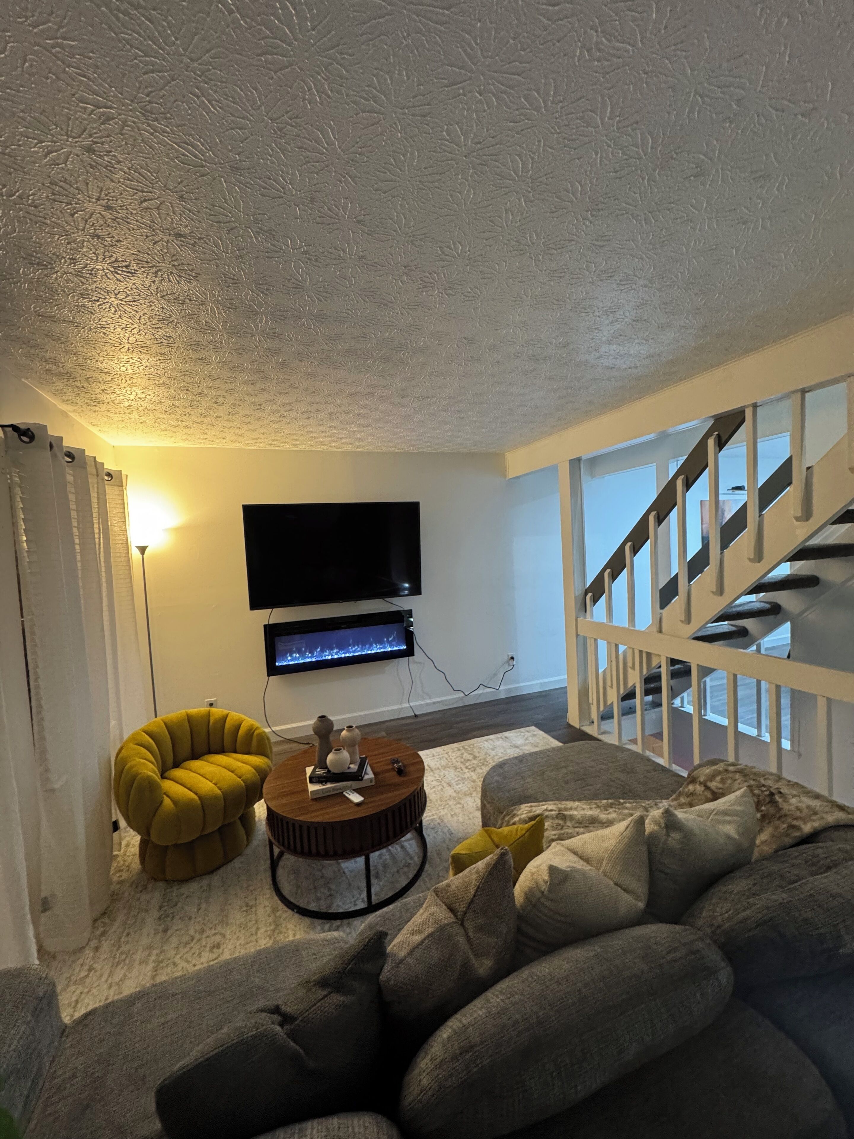 Télévision, cheminée