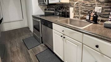 Mikrowelle, Ofen, Herdplatte, Geschirrspüler