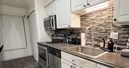 Spacious 3-bedroom condo Luxury Comfort Near Airport & Polaris