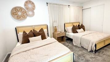 Iron/ironing board, WiFi, bed sheets