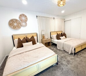 Iron/ironing board, WiFi, bed sheets - Spacious 3-bedroom condo Luxury Comfort Near Airport & Polaris (Columbus)