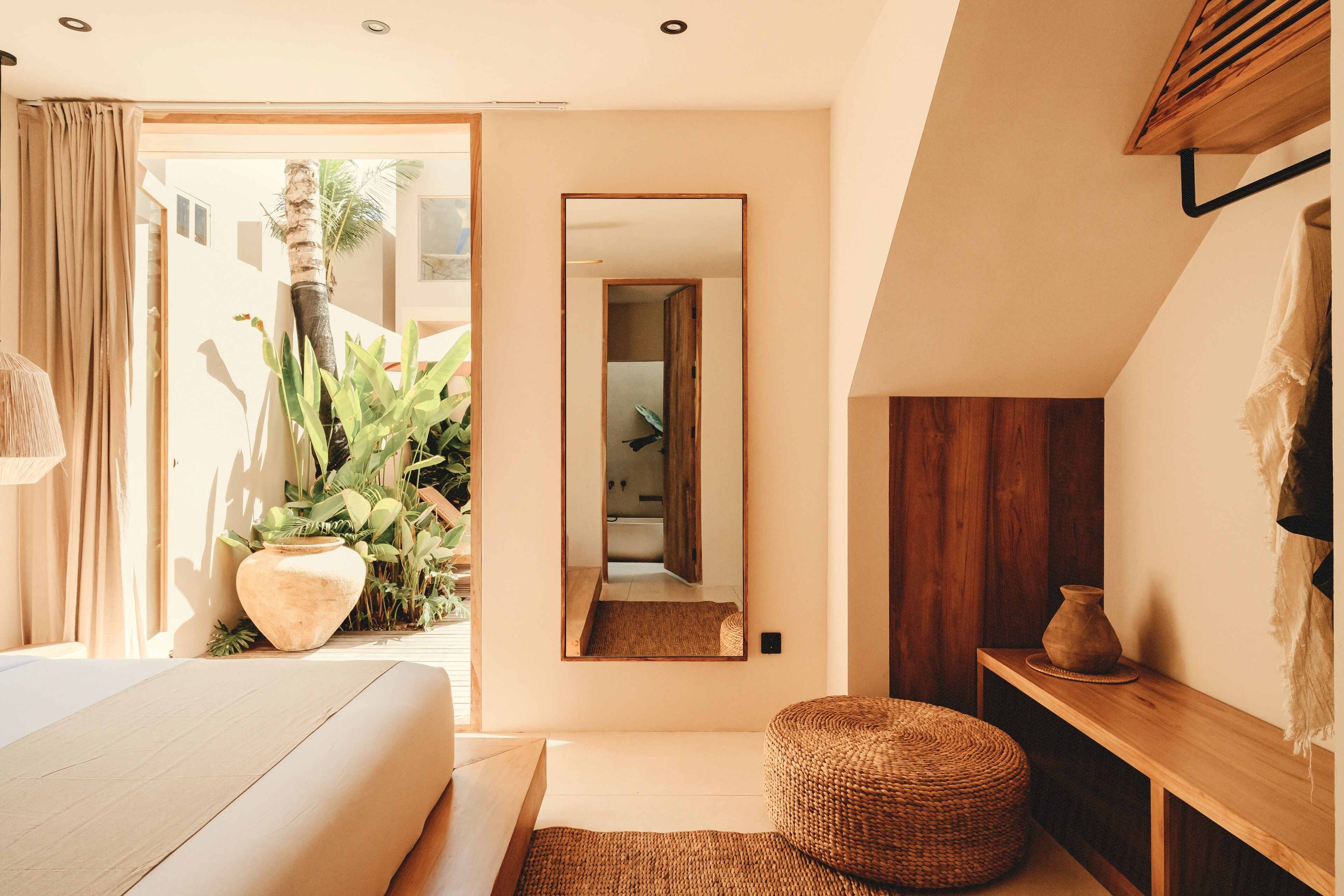 Vila, 2 quartos, vista para a piscina | Ferros/tábuas de passar roupa, Wi-Fi de cortesia