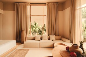 Villa Confort, vista al jardín | Área de sala de estar | Smart TV de 65 pulgadas con canales digitales, televisión y Netflix 