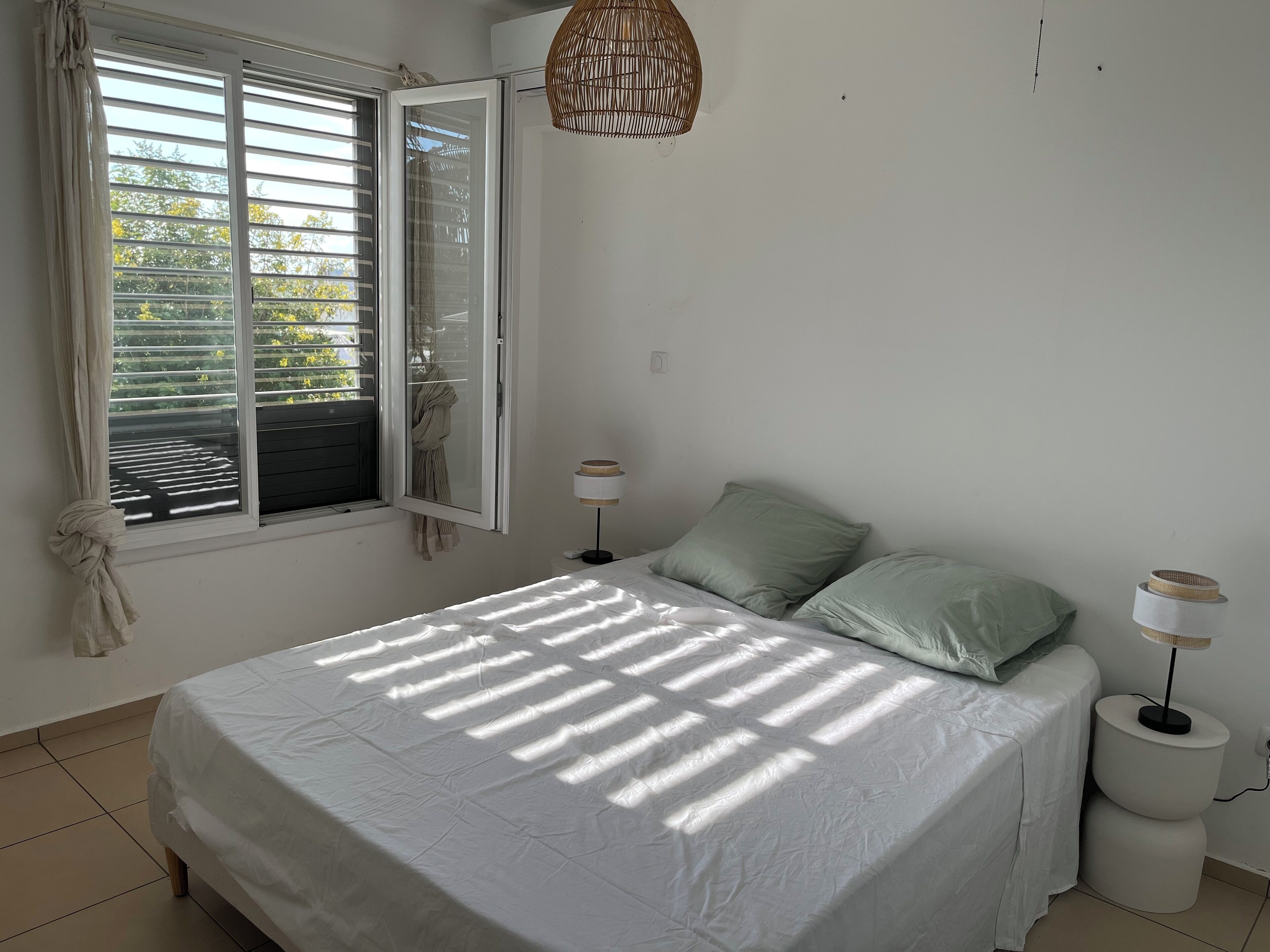 Ferros/tábuas de passar roupa, Wi-Fi, roupa de cama