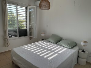 Ferros/tábuas de passar roupa, Wi-Fi, roupa de cama