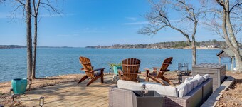 Dock & Serene Views, Lakefront Home in Chappells