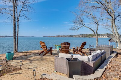 Dock & Serene Views, Lakefront Home in Chappells