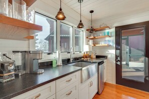 Fridge, microwave, coffee/tea maker, cookware/dishes/utensils - Dock & Serene Views, Lakefront Home in Chappells (Chappells)